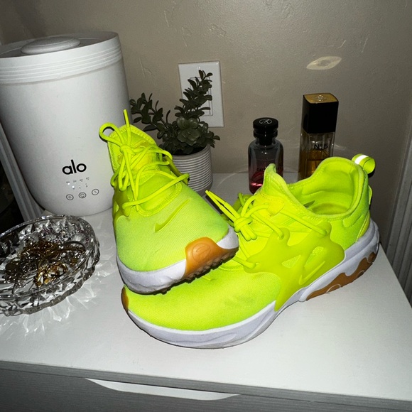 NIKE REACT PRESTO ‘VOLT’ NEON TENNIS SHOES - Picture 2 of 11